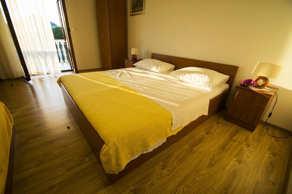Apartments Zile Starigrad Room photo